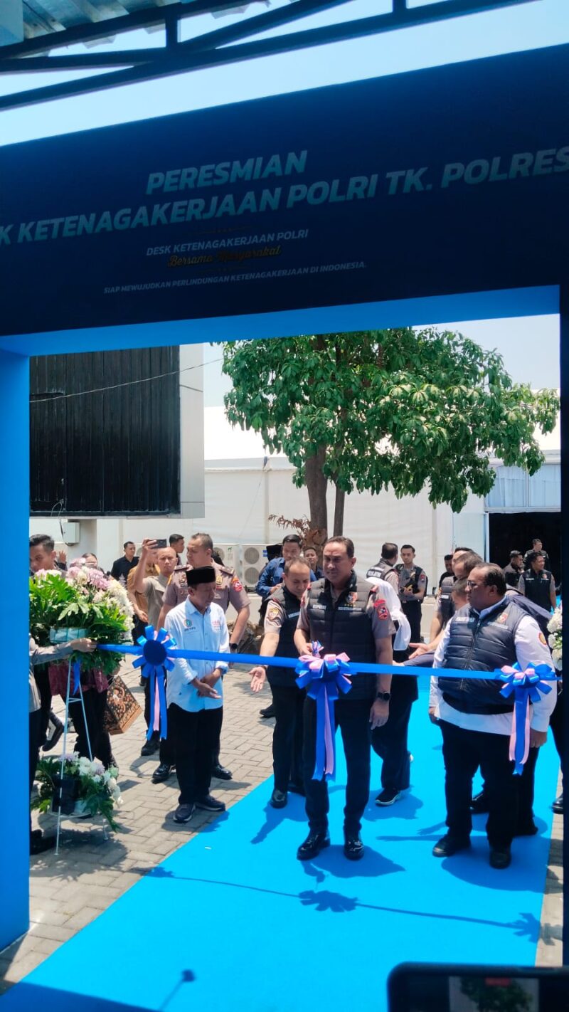 Kapolri Jenderal Suyudi Ario Seto meresmikan Desk Ketenagakerjaan tingkat Kepolisian Resor (Polres) yang berpusat di Polres Jombang, Jawa Timur, Sabtu (17/10).(Istimewa)