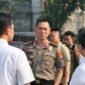 MENINJAU: Kapolda Metro Jaya Komjen Dadang Hartanto didampingi Direktur Reserse Narkoba Polda Metro Jaya Kombes Pol. Bismo Teguh Prakoso serta Kapolres Metro Jakarta Utara Kombes Pol. Adhe Hariadi, serta Kapolsek Tanjung Priok Kompol R. Sigit meninjau kawasan A5, Kampung Muara Bahari, Kecamatan Tanjung Priok, Jakarta Utara, Senin (12/10/2026). (Foto: KM)
