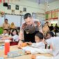 DIALOG: Kapolda Metro Jaya Komjen Pol. Dadang Hartanto berdialog dengan siswa-siswi SDN Gunung 01, Kebayoran Baru, Jakarta Selatan. (stimewa)